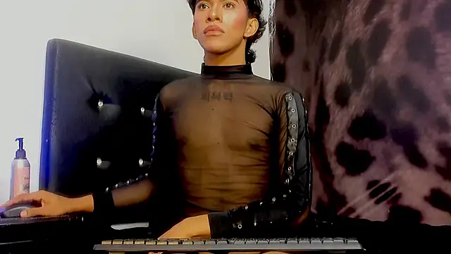 JERO_TEASE_S7S webcam