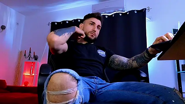 MightyAaron66 webcam