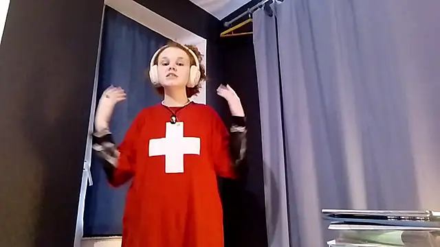 CurlaPettyBom webcam