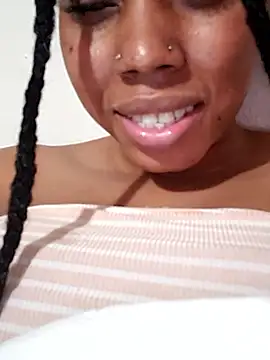 HONEYSWEETS_LIVE webcam