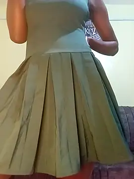 Webcam Model (Pelloz)  is live.Free join now!