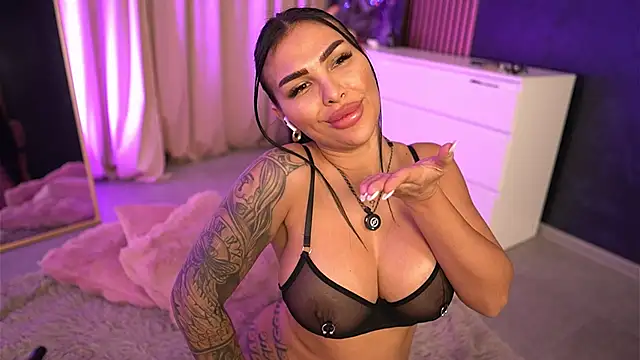 firesbomb777 - Firesbomb777's free webcam - UK Sex Cams