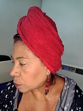 Scarlet_curly8a webcam