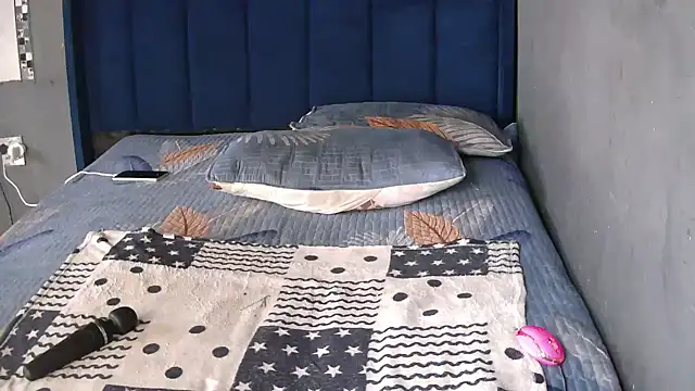 FREAKBARBIE02 webcam