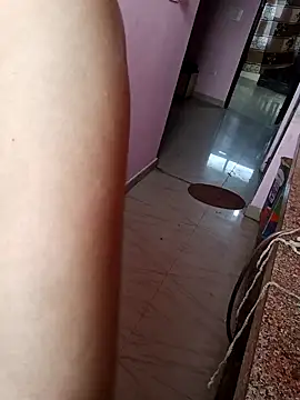 Webcam Model (CuteSarikaLIVE)  is live.Free join now!