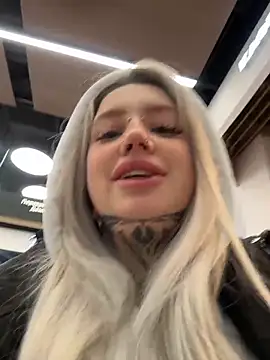 chiibi (F young) - Spanking the tongue with a dildo