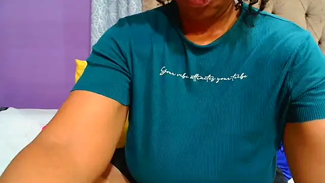 YELLOWBUSTYMELLONS webcam