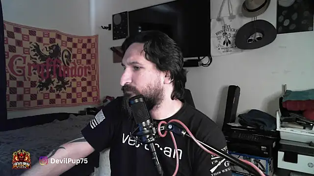 DevilPup75_ webcam