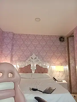 _AdharaSkinny webcam