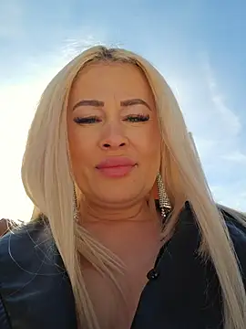 MILFBARBY's Stripchat show and profile