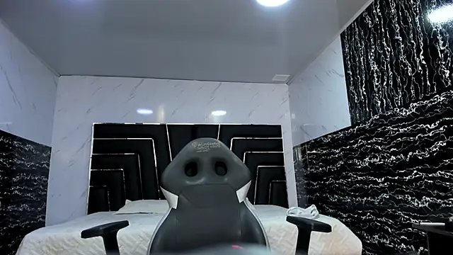 Ladyy_Scarlett webcam