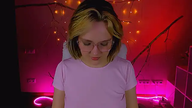 madeline_doll webcam