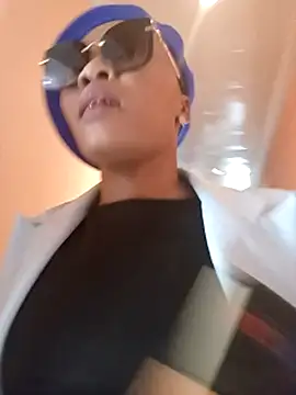 freakynyashXxXx webcam