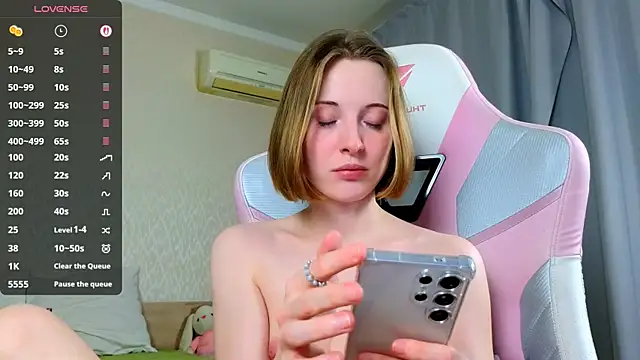 Cowell_Adelina webcam