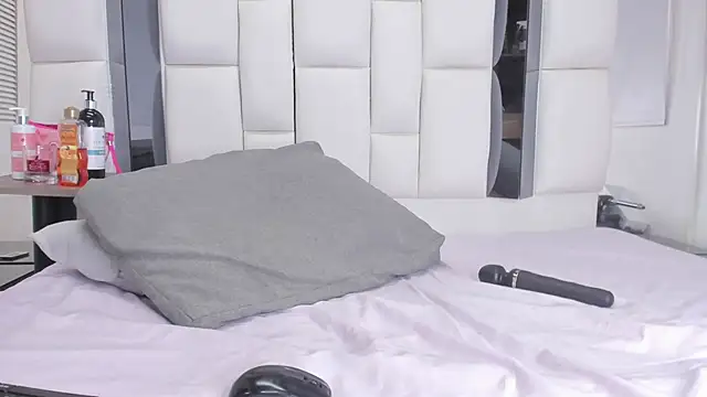 mia__fernandez webcam