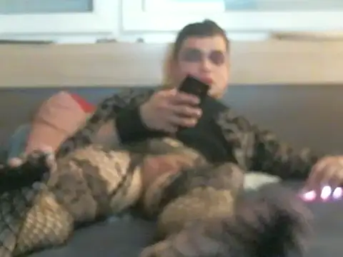 kinkyslut07 - Kinkyslut07's free webcam - UK Sex Cams