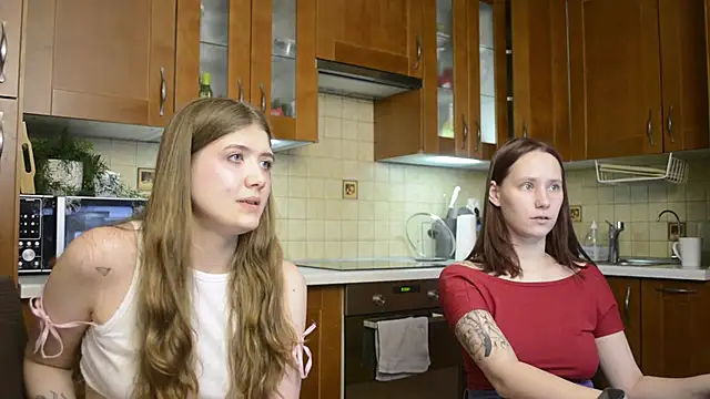 HotCaramellsTV webcam