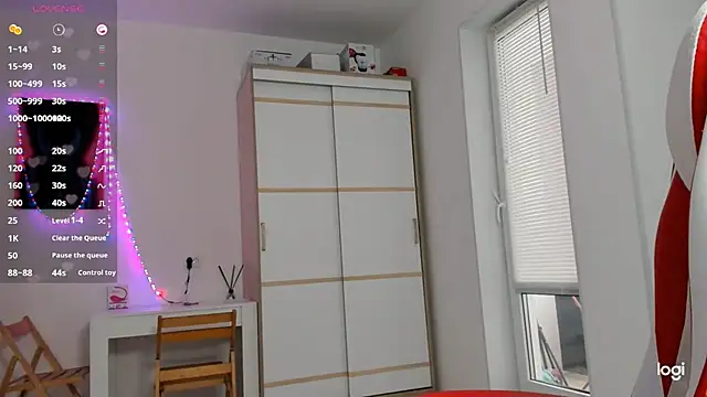 HotCarolineXO webcam