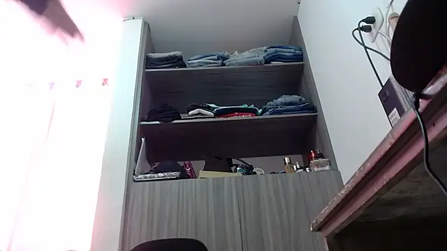 nicolle_milf1978 webcam