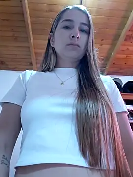 Webcam Model (Iris_love18)  is live.Free join now!