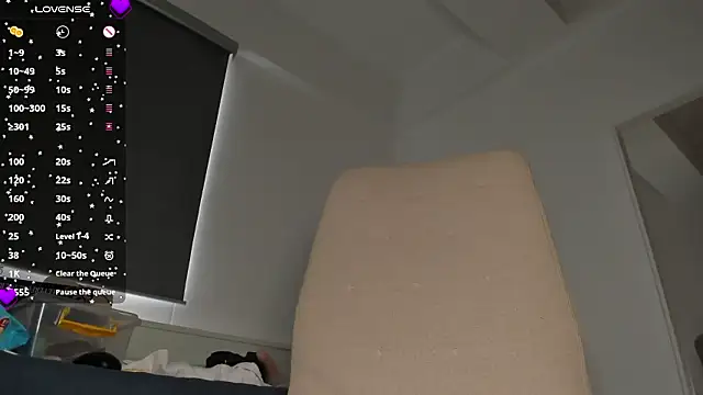 laura-hills18 webcam