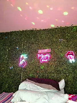 Webcam Model (RenaThickAss)  is live.Free join now!