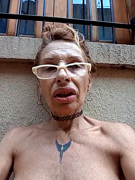 Webcam Model (FrozenWaffle) is live