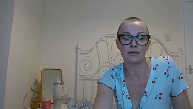 ELEGANT-ARIA36 webcam