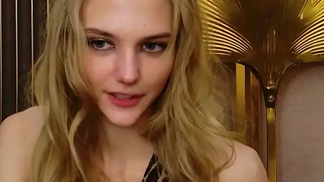 4example_Chloe webcam