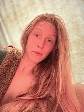 GoldenFlameGoddess webcam