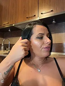 Hotmomcheckk_ webcam