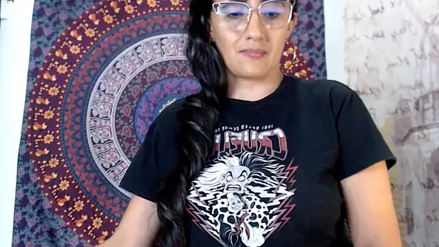 Lucyy_Naugthy webcam