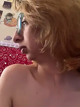 RavenEllieUniverse webcam