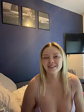 Webcam Model (Sky25x)  is live.Free join now!