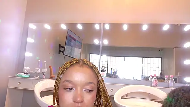 chocolatecrememia - Chocolatecrememia's free webcam