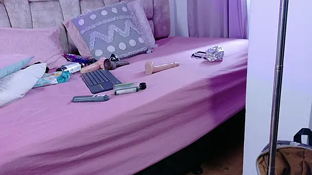 miiablumm_ - MiiaBlumm_'s free webcam