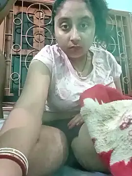 Desiyoungcouple15 webcam