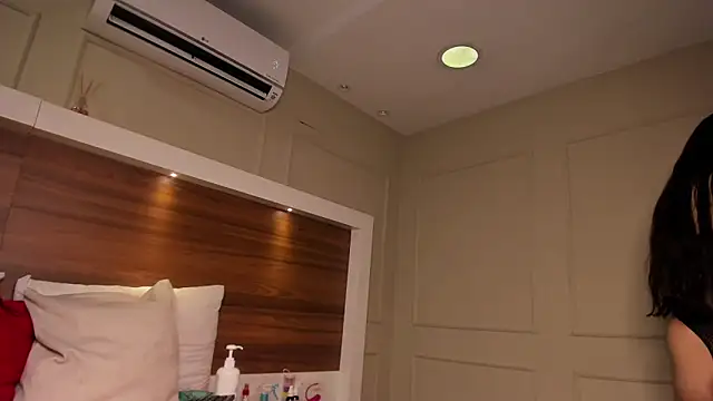 AriadnaHarper webcam