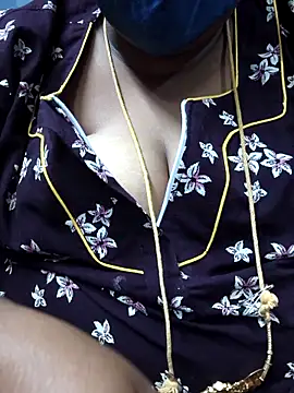 TAMIL_ELAKKIYA webcam