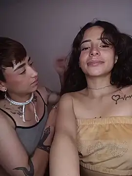 AlexxaAndRileyy webcam