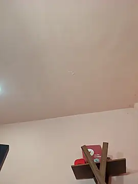 Webcam Model (-TheCatCrazy-) is live