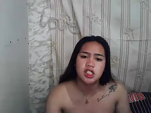 BestCausinEVER2324 webcam