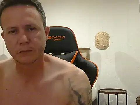 TroyDieselXXX webcam