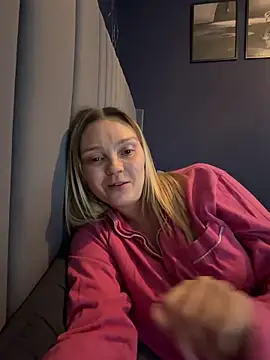 Webcam Model (Sky25x)  is live.Free join now!