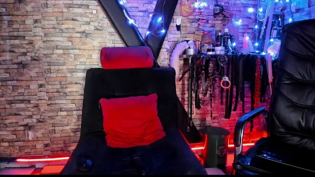 Liltildeman_moon webcam