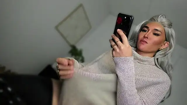 TheQueenNextDoor webcam