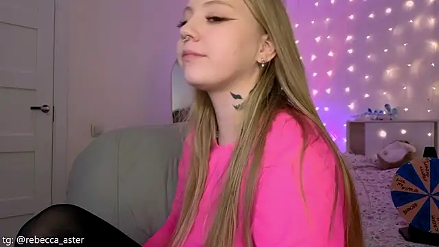 RebeccaAster webcam