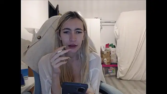 BarbieBlondieGirl webcam