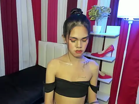 PetiteHugecockTs webcam