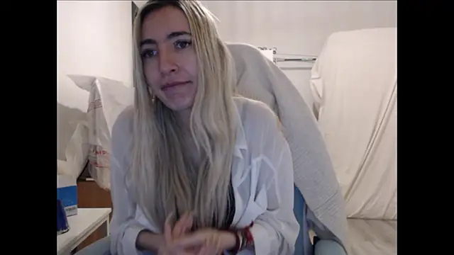 BarbieBlondieGirl webcam